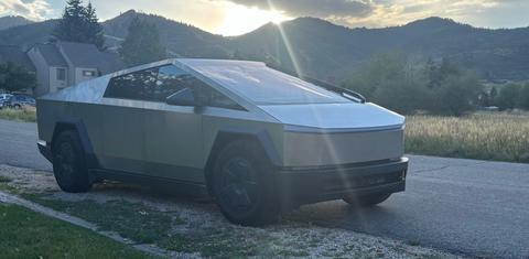 Tesla Cybertruck 2026
