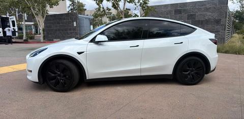 Tesla Model Y 2025