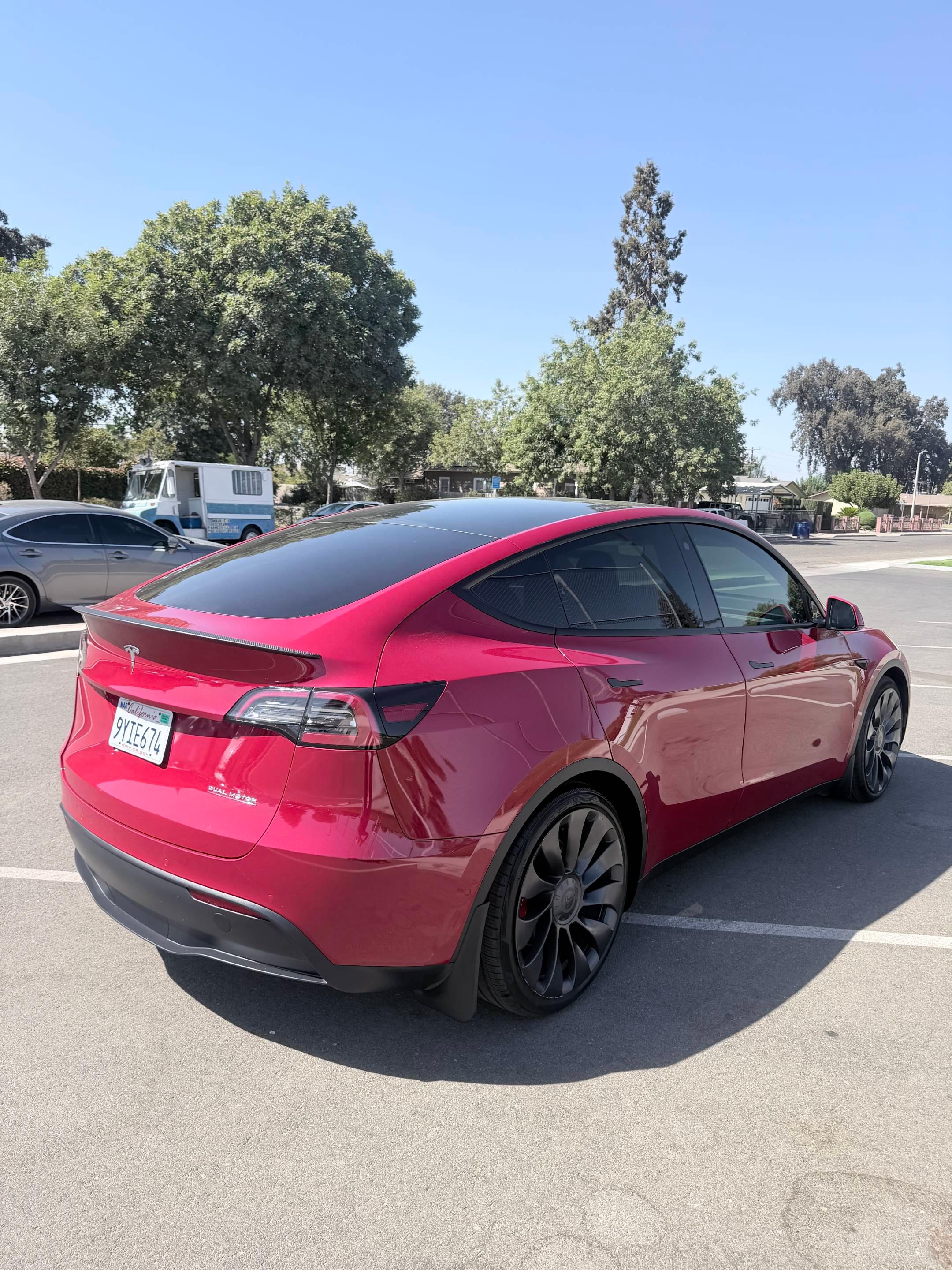Tesla Model Y 2022 in Farmersville, CA