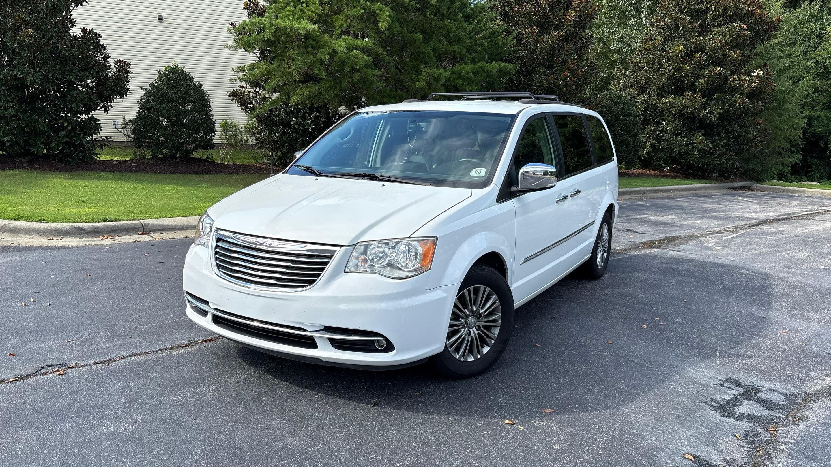 Chrysler Town & Country 2015 in Knightdale, NC