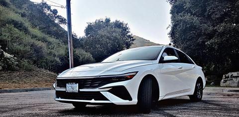 Hyundai Elantra 2024