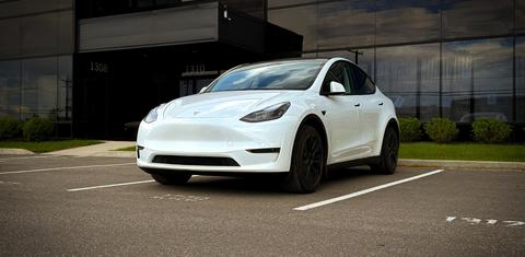 Tesla Model Y 2024