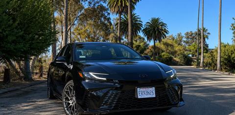 Toyota Camry Hybrid 2026