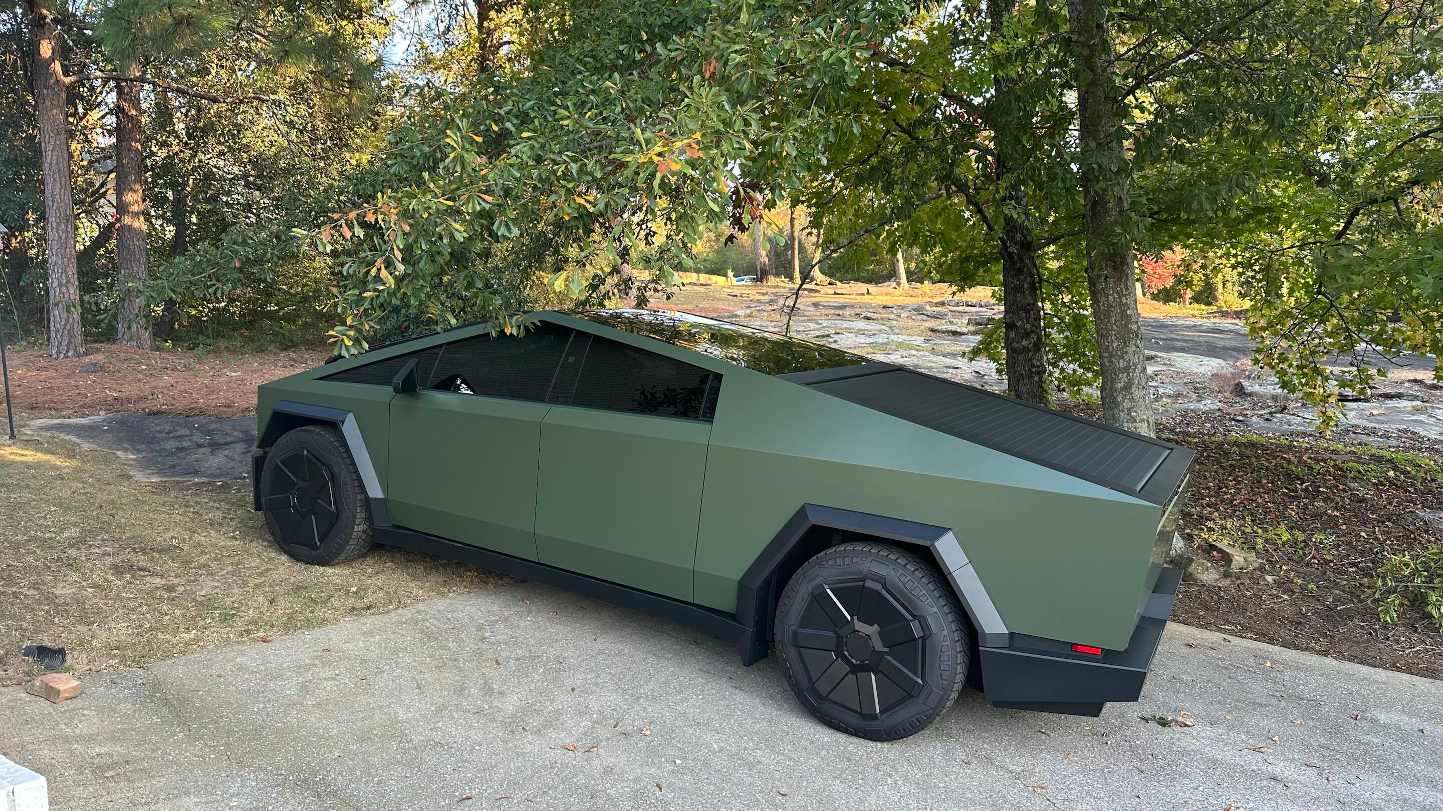 Tesla Cybertruck 2024 in Vestavia Hills, AL