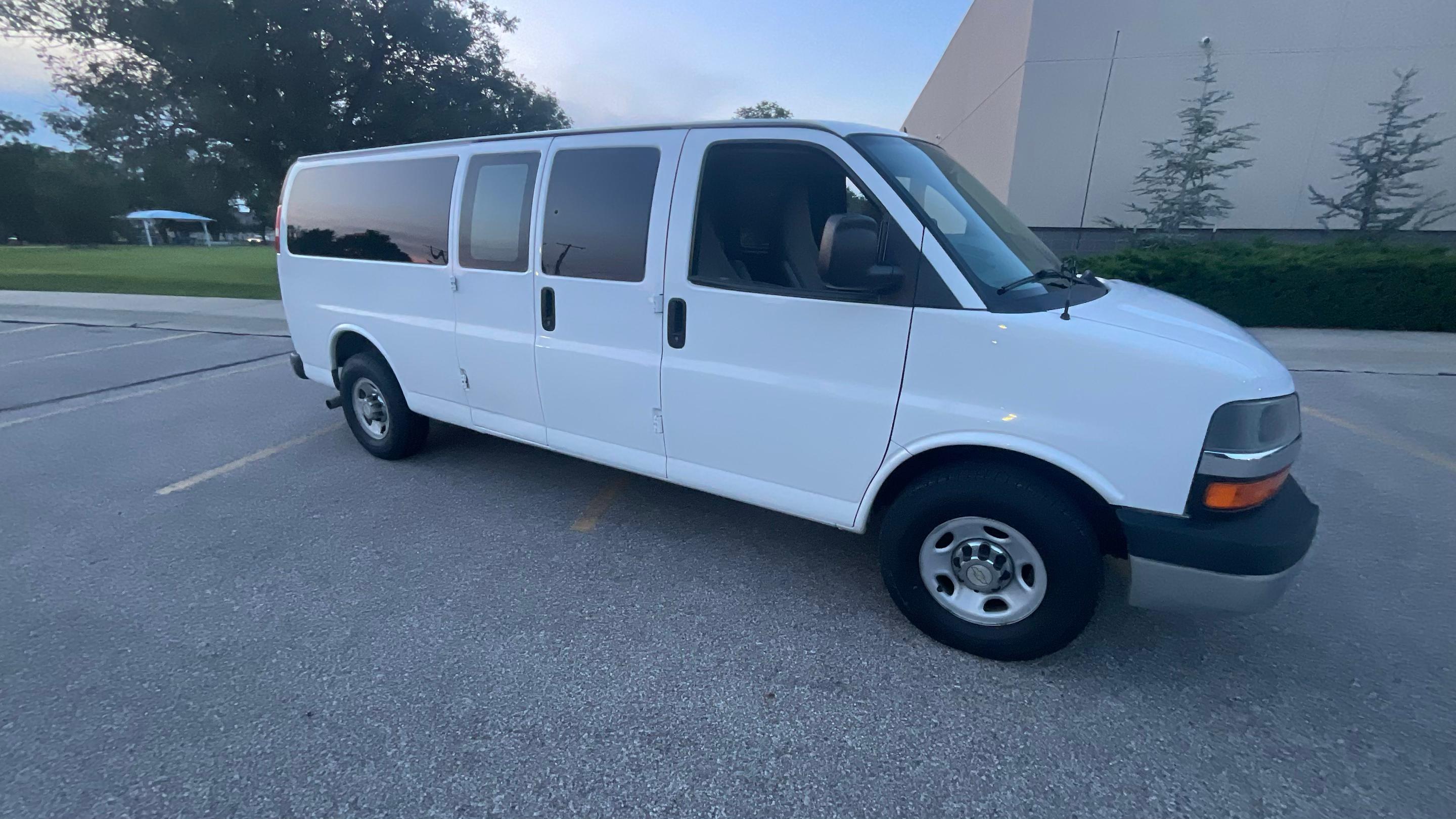 Chevrolet Express 2014 in Valley Center, KS