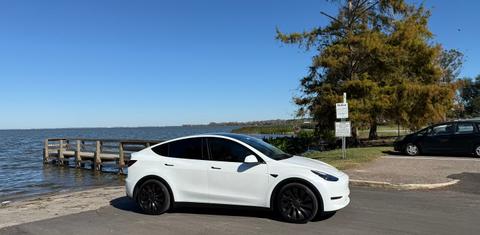 Tesla Model Y 2025