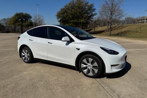 Tesla Model Y 2023 in Colleyville