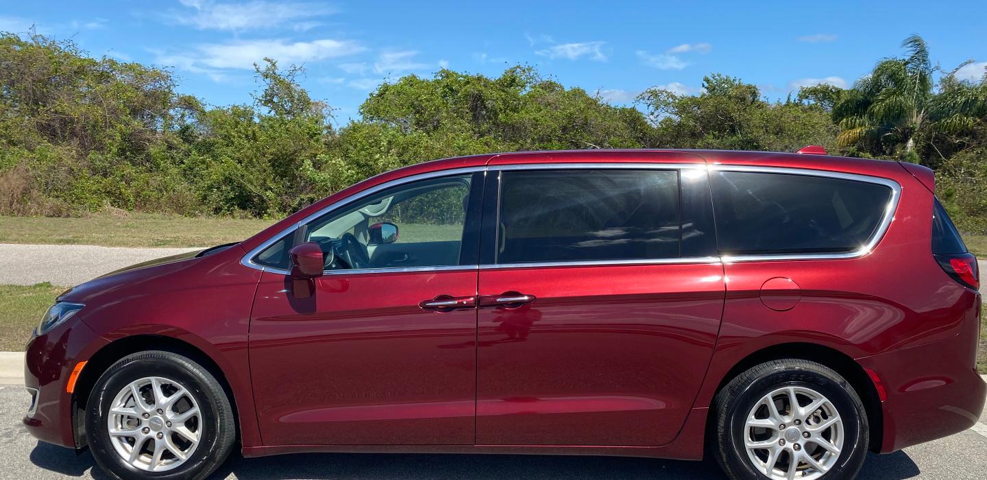 Chrysler Pacifica 2020 rental in Horizon West, FL by Gustavo C. Turo