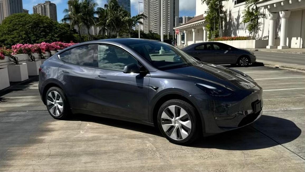 Tesla Model Y 2023 in Honolulu, HI