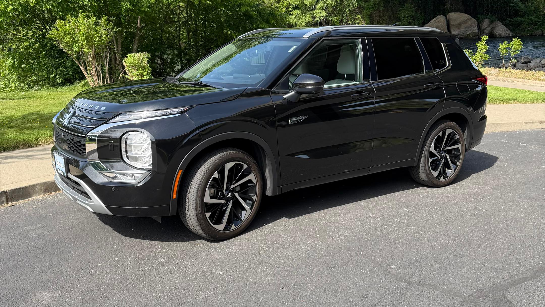 Mitsubishi Outlander Plug-In Hybrid 2024 in Grants Pass, OR