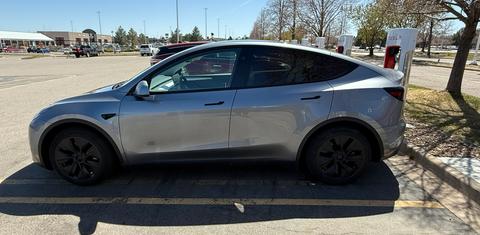 Tesla Model Y 2025