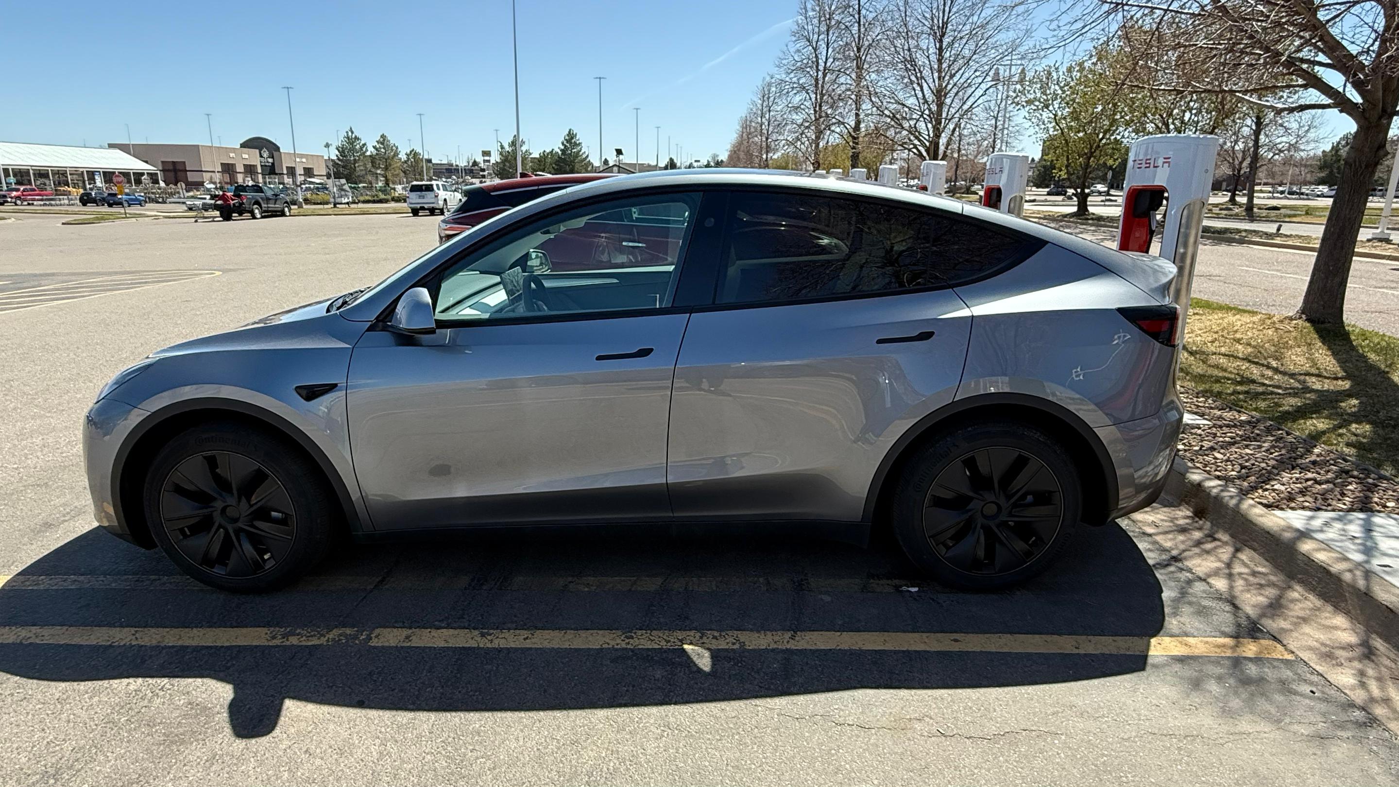 Tesla Model Y 2025 in Aurora, CO