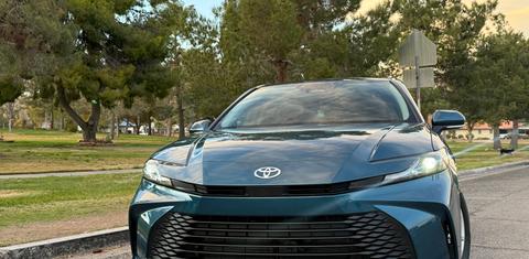 Toyota Camry Hybrid 2026