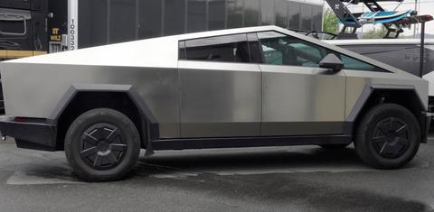 Tesla Cybertruck 2026
