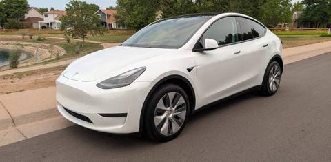Tesla Model Y 2024