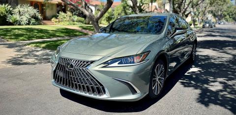 Lexus ES 2025
