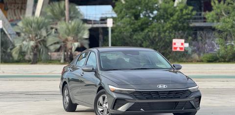 Hyundai Elantra 2025