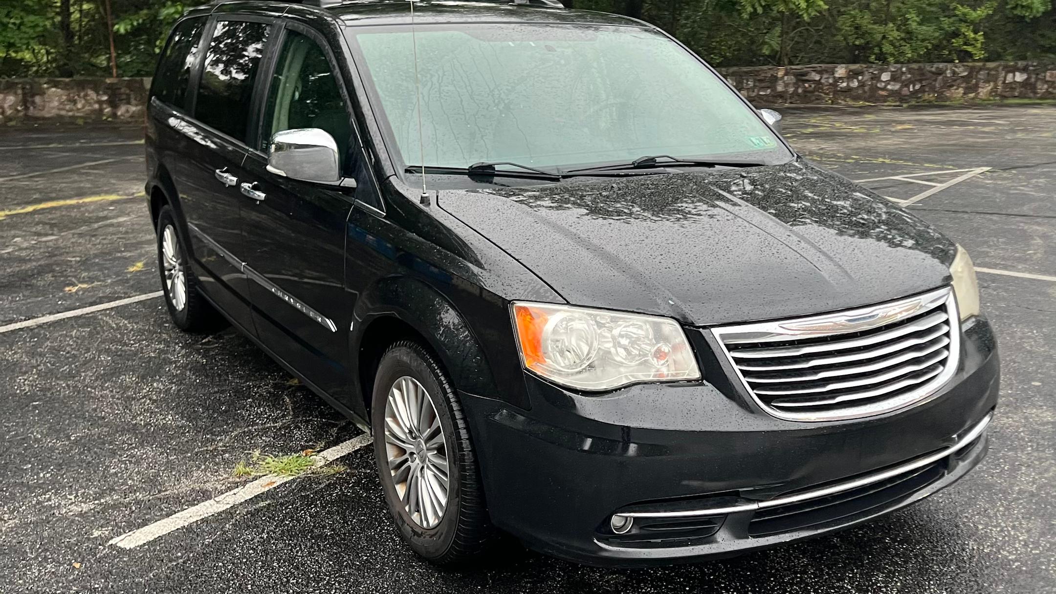 Chrysler Town & Country 2014 in Upper Darby, PA