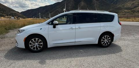 Chrysler Pacifica 2023
