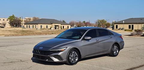 Hyundai Elantra 2024