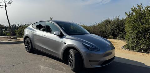 Tesla Model Y 2025