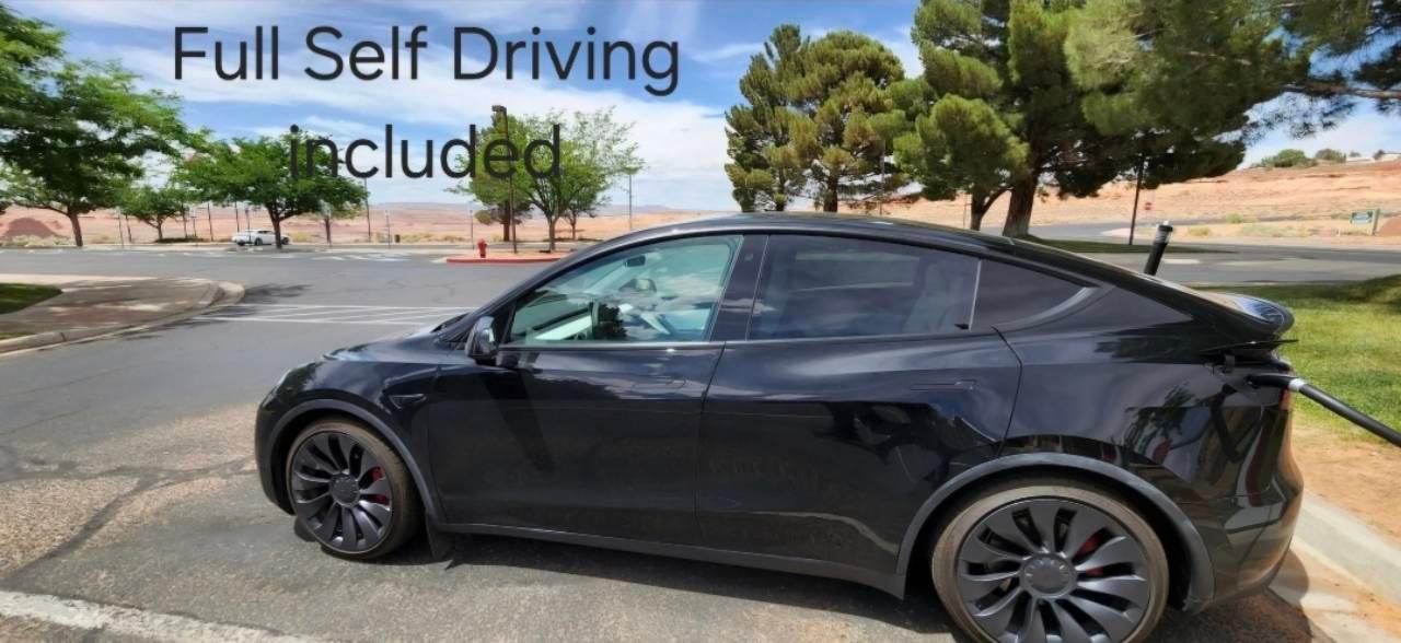 Tesla Model Y 2022 in Waukee, IA