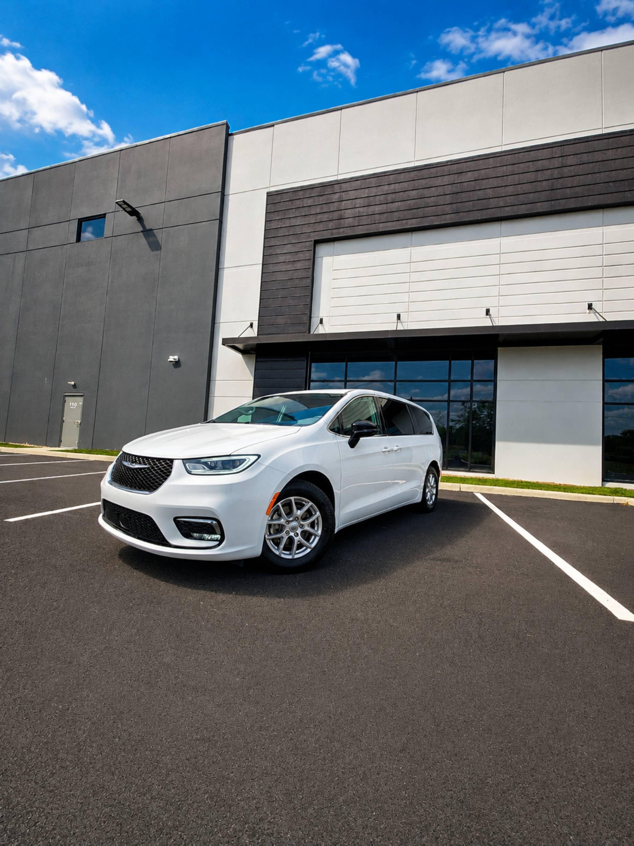 Chrysler Pacifica 2024 in Canal Winchester, OH