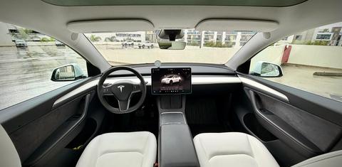 Tesla Model Y 2024