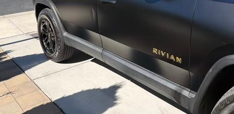 Rivian R1S 2022