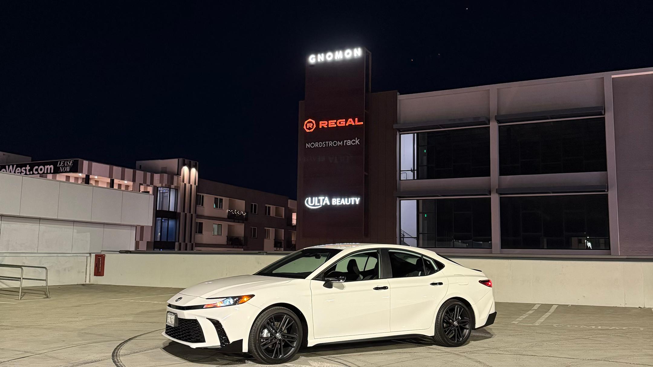 Toyota Camry Hybrid 2026 in Glendale, CA