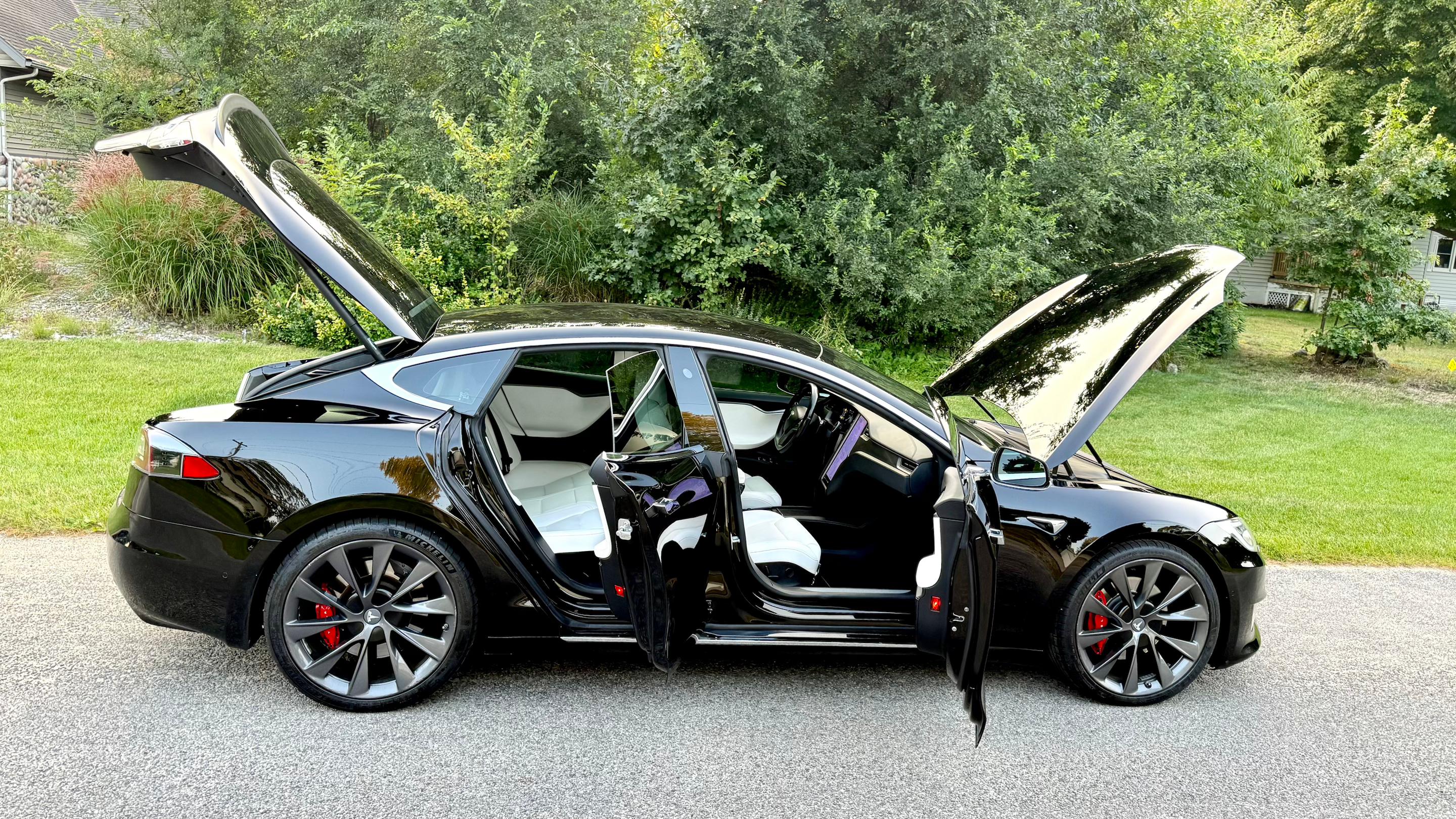 Tesla Model S 2019 — Car rental alternative in Grand Rapids, MI