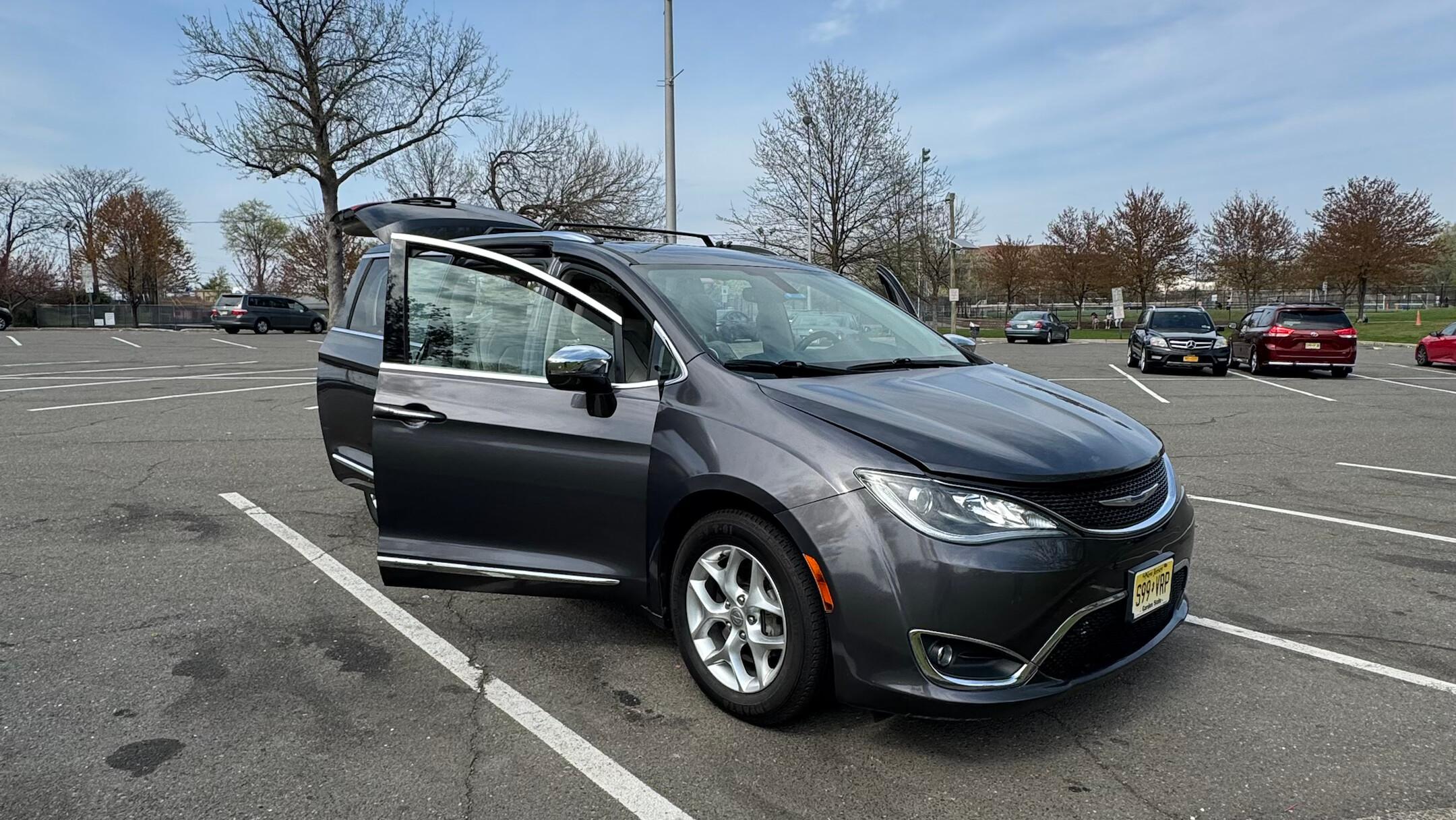 Chrysler Pacifica 2020 in Fort Lee, NJ