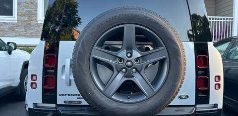 Land Rover Defender 2023