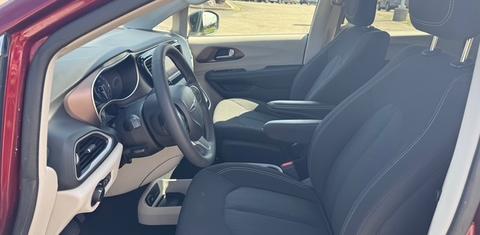 Chrysler Voyager 2023