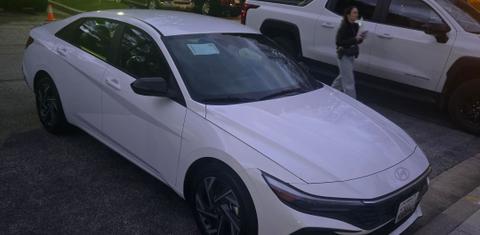Hyundai Elantra Hybrid 2025