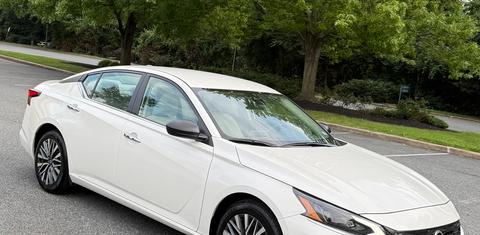 Nissan Altima 2025