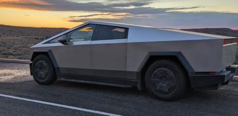 Tesla Cybertruck 2025
