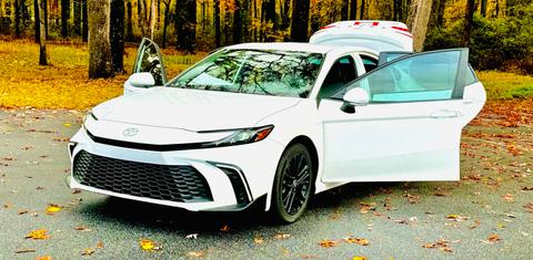 Toyota Camry Hybrid 2025