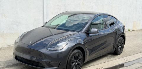 Tesla Model Y 2025