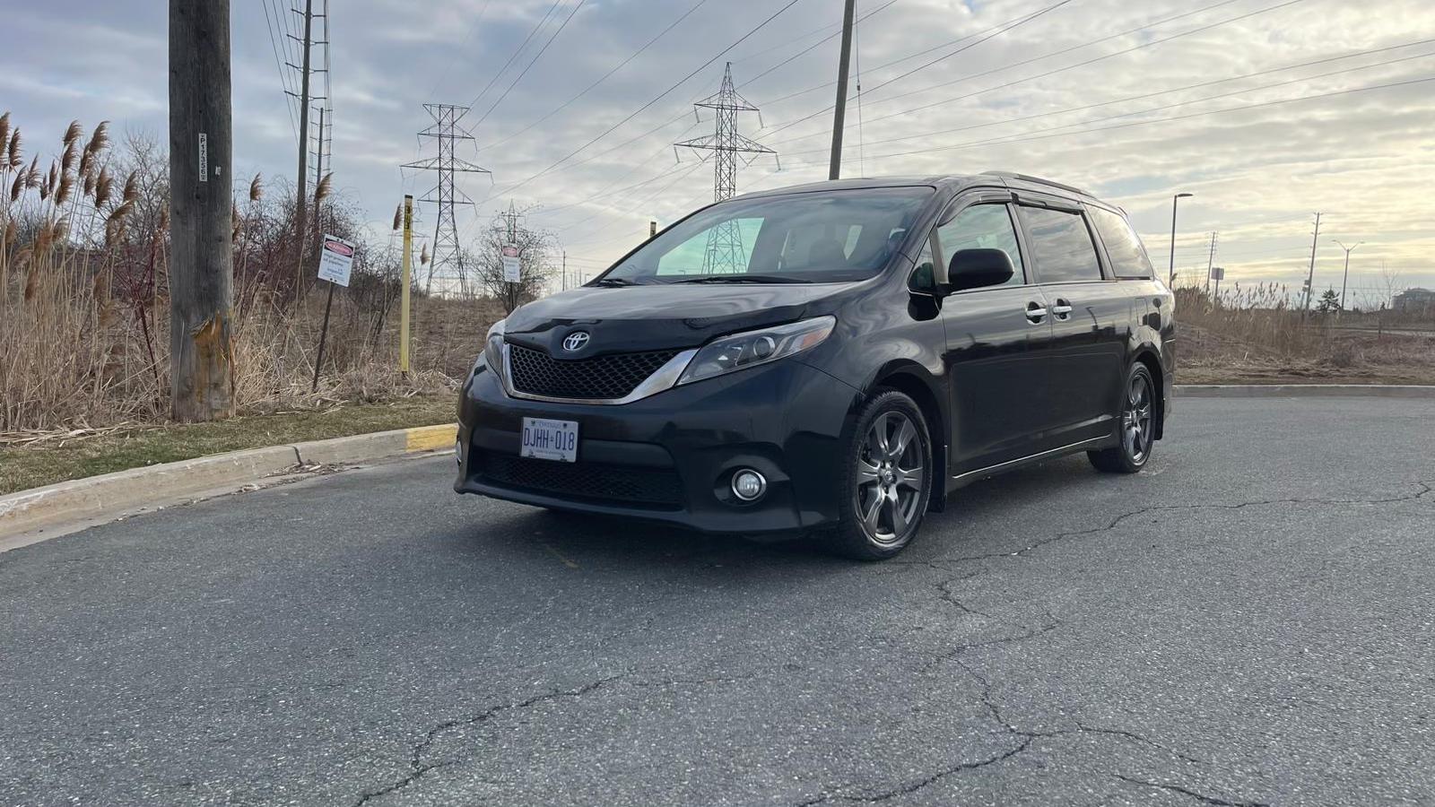 Toyota Sienna 2017 in Mississauga, ON
