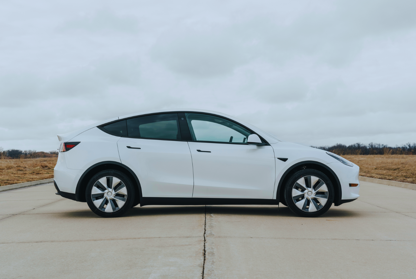 Tesla Model Y 2023 in Kansas City, MO