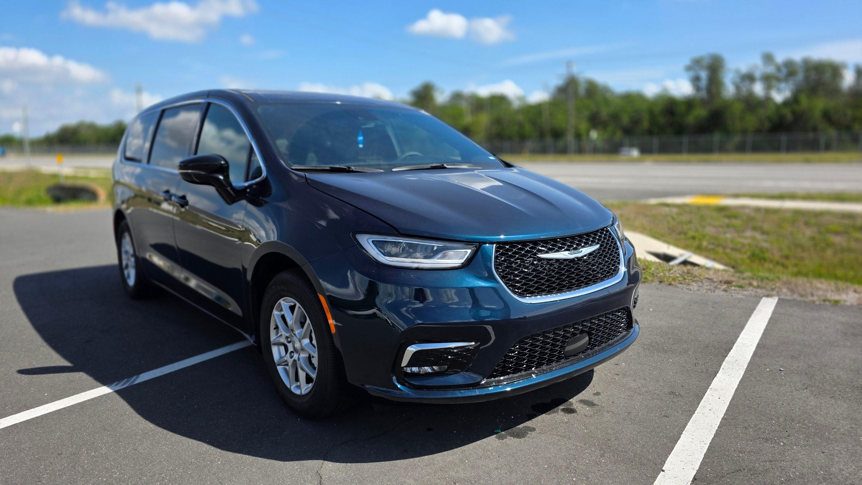 Chrysler Pacifica 2025 in Tampa, FL