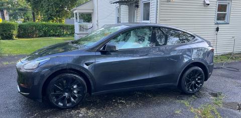 Tesla Model Y 2024
