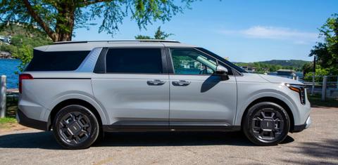 Kia Carnival Hybrid 2026