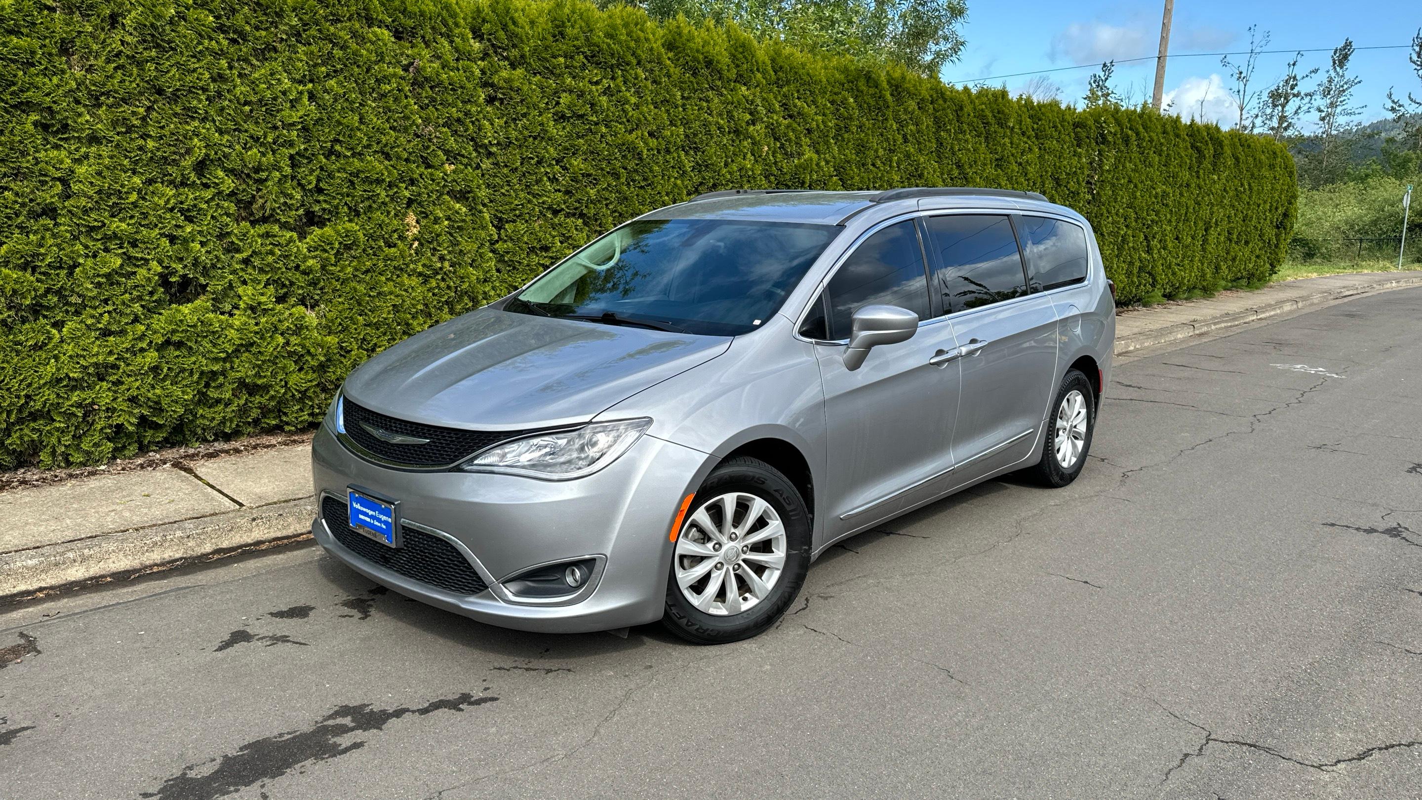 Chrysler Pacifica 2017 in Eugene, OR