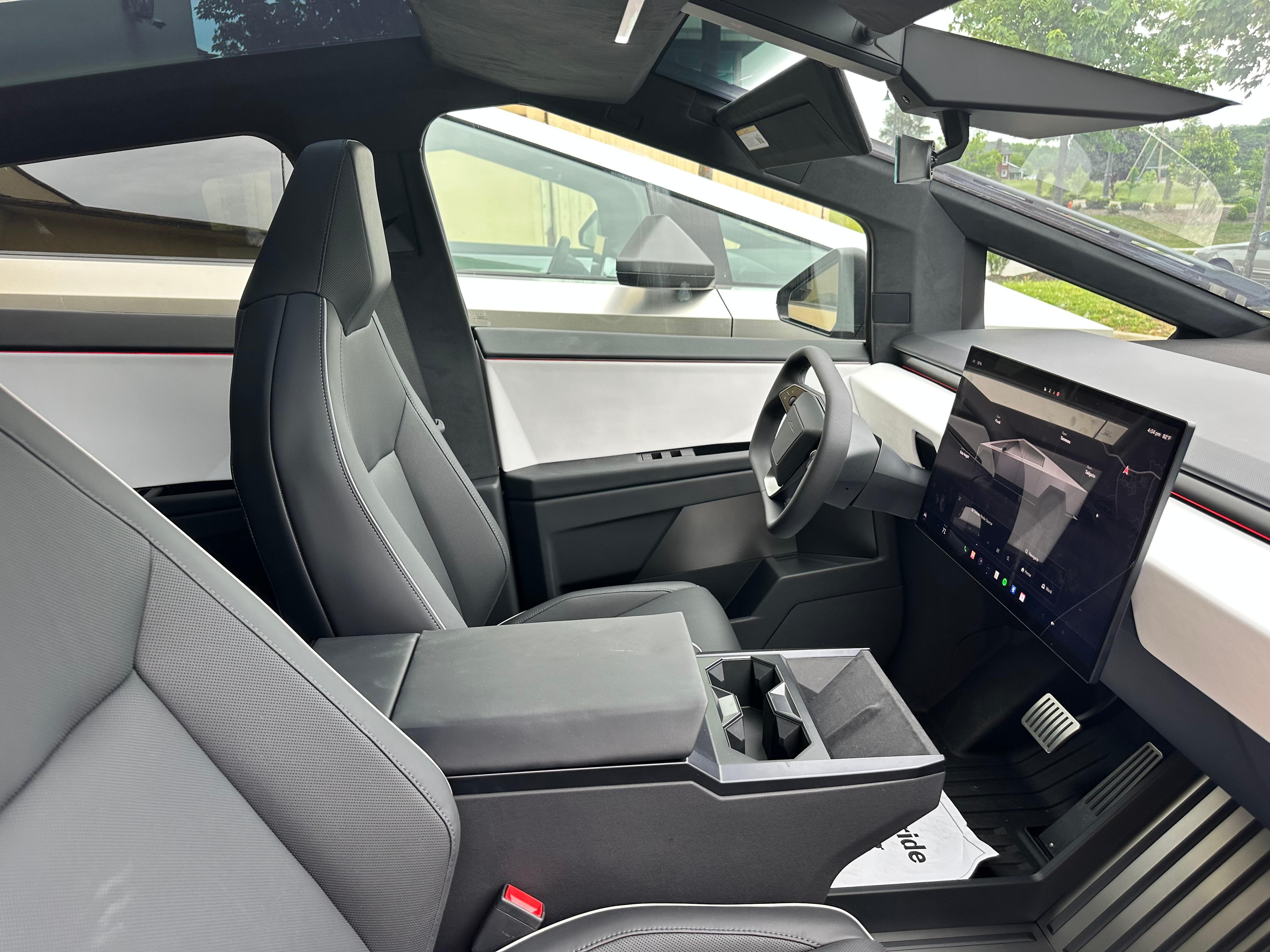 Tesla Cybertruck 2024 in Daleville, VA
