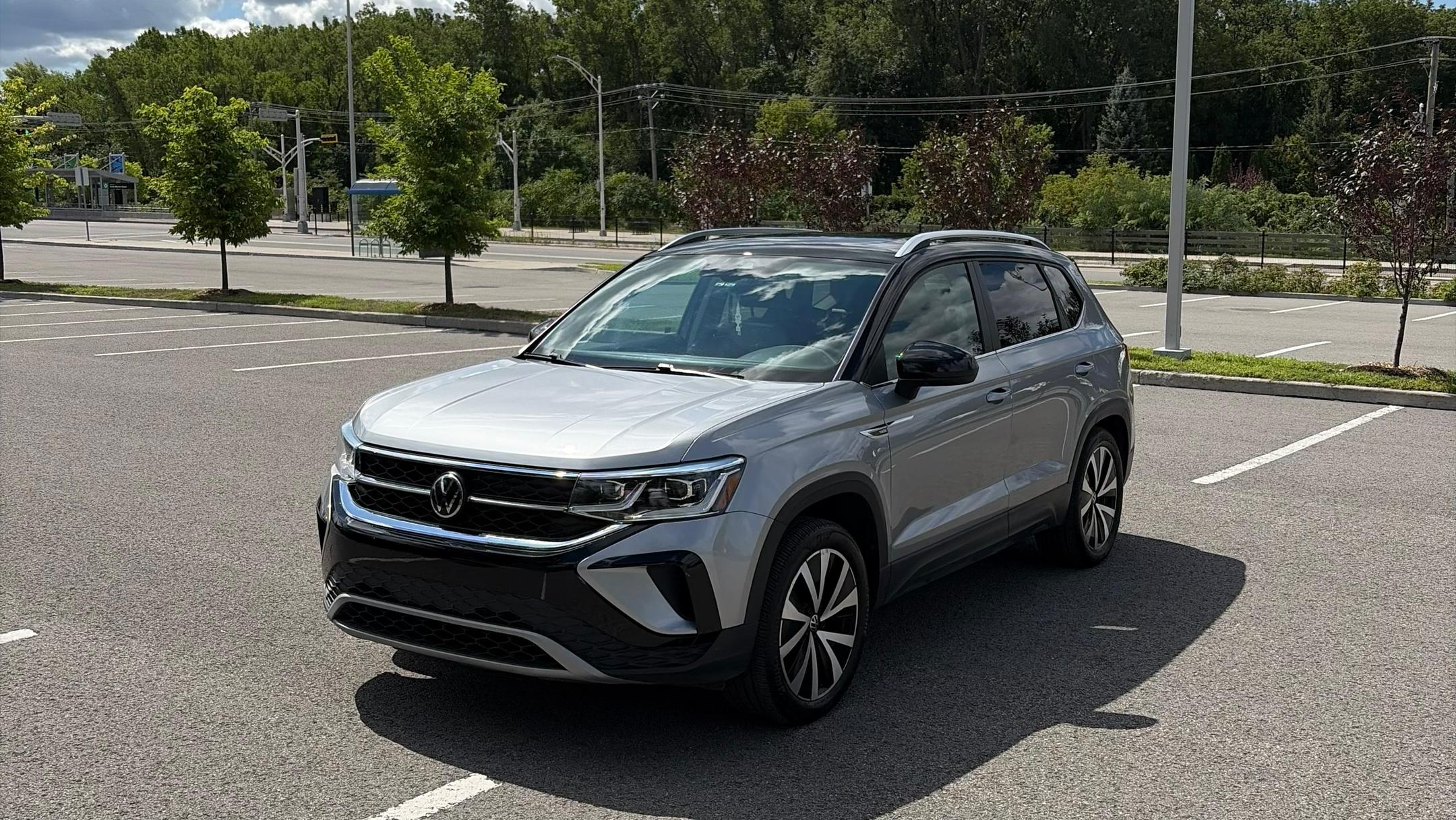 Volkswagen Taos 2023 in Laval, QC