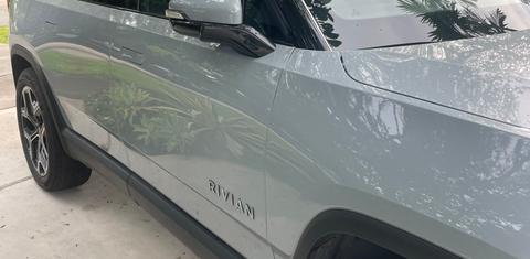 Rivian R1S 2025