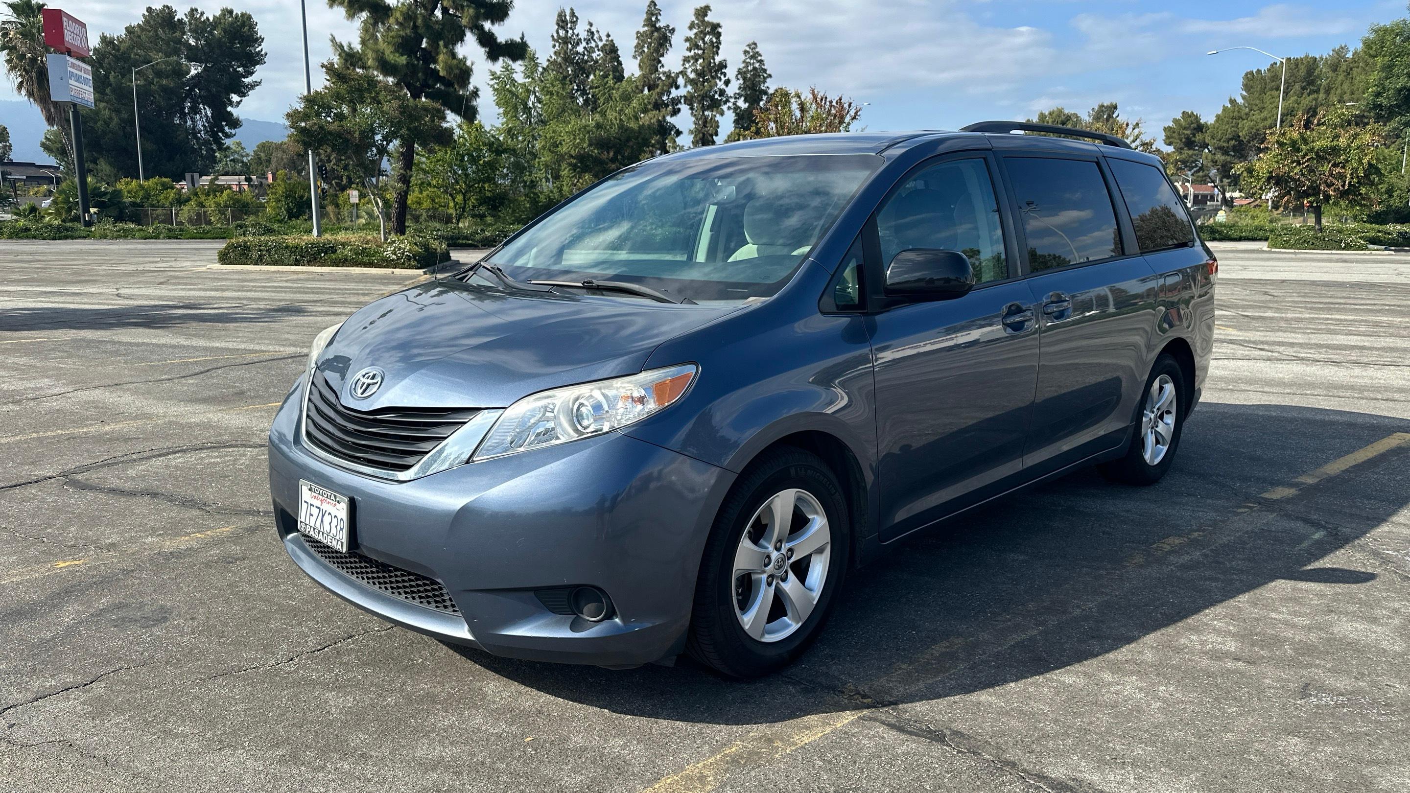 Toyota Sienna 2014 in Ontario, CA