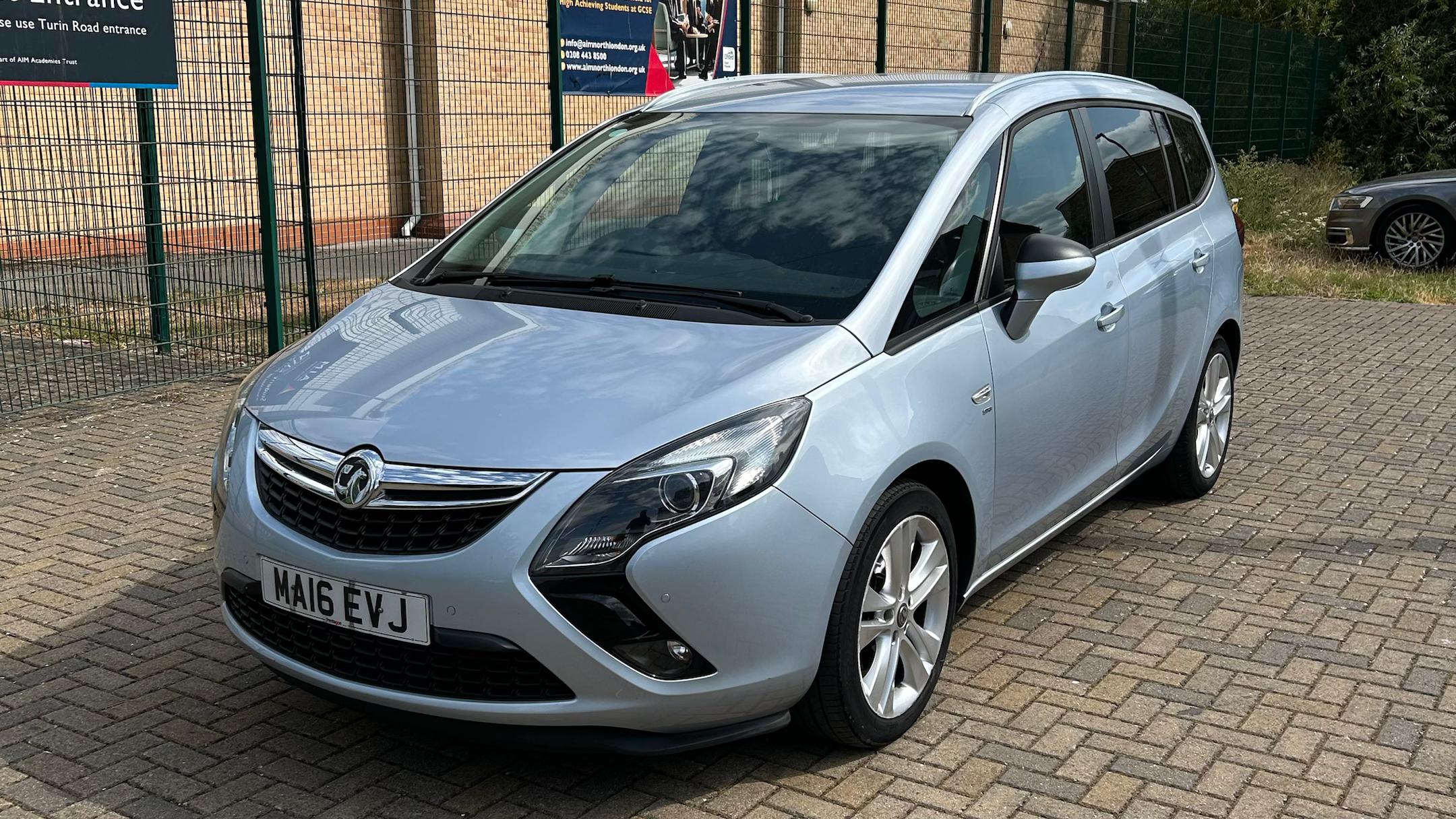 Vauxhall Zafira Tourer 2016 in London